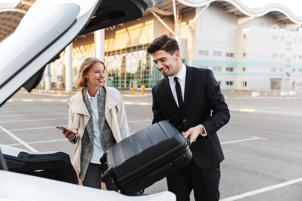 Chauffeur privé Privéo assurant des transferts fluides entre l'aéroport de Beauvais et Paris.